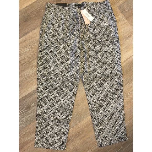 BANANA REPUBLIC DRAWSTRING CAPRI PANTS - Picture 2 of 4