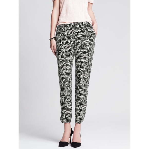 BANANA REPUBLIC DRAWSTRING CAPRI PANTS - Picture 4 of 4