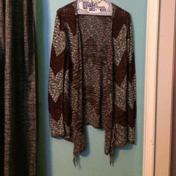 Lightweight Grey & Wine Chevron Cardigan