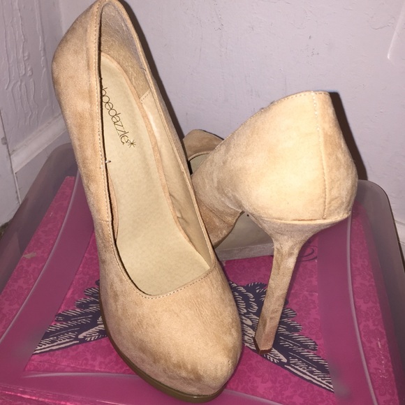 Tan Heels - Picture 2 of 3