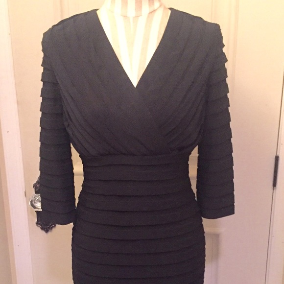Adrianna Papell dress...Size 2P - Picture 2 of 4