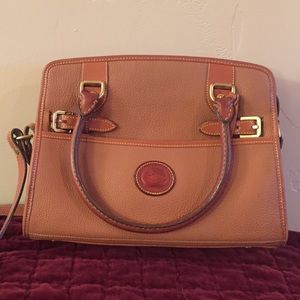Dooney & Bourke Bag in all weather leather