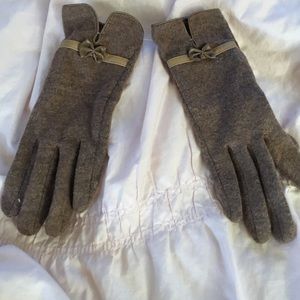 💕HOST PICK💕Women's light brown wool bow gloves