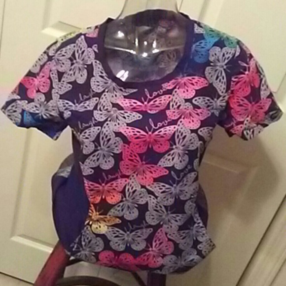 Scrub top with elastic sides