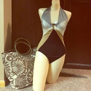 🔴Perry Ellis one piece swimsuit🔴 4 for $10