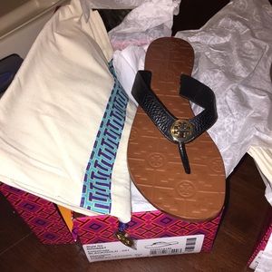 Black and gold Thora Tory burch thongs