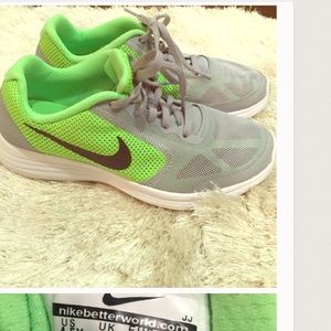 Boys Nike size 4.5 great condition