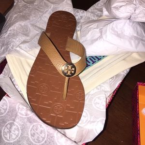 Tan and gold Thora Tory burch thongs