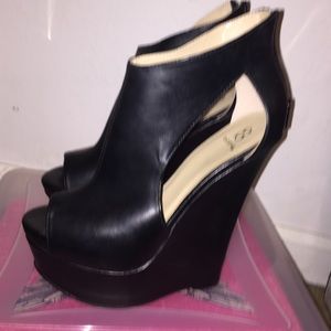 Black Wedges