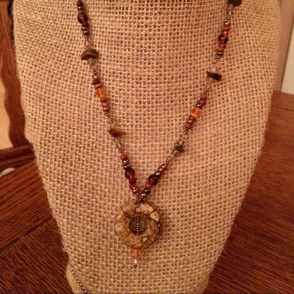 FASHION JEWELRY AMBER BROWN WOOD PENDANT NECKLACE - Picture 2 of 2