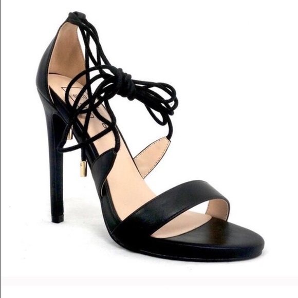 2 LEFT// Tamara - 5 Black Heels - Picture 7 of 8