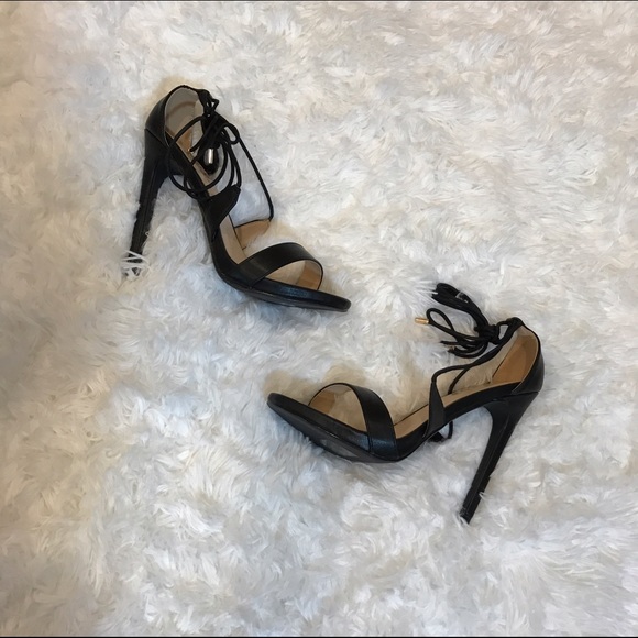 2 LEFT// Tamara - 5 Black Heels - Picture 6 of 8