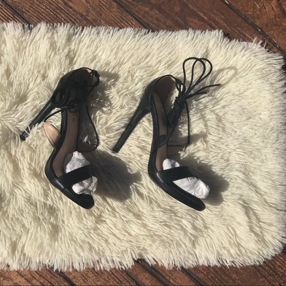 2 LEFT// Tamara - 5 Black Heels - Picture 2 of 8