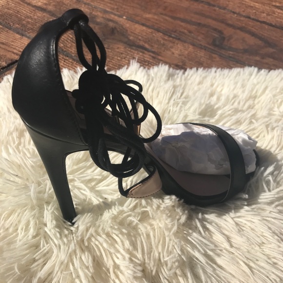 2 LEFT// Tamara - 5 Black Heels - Picture 3 of 8