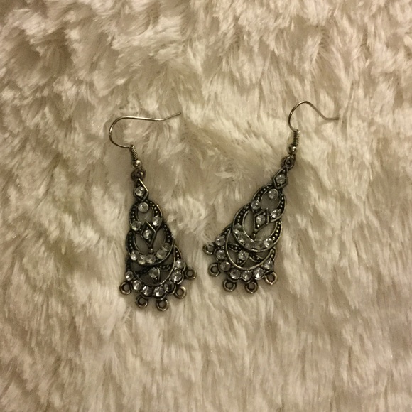 Bundle 3 for $5🌺! Silver tone Rhinestone Earrings