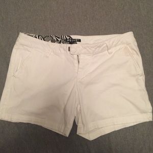 Size 5 White Volcom shorts