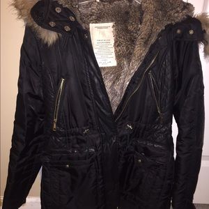 ❄️Black winter coat with faux fur trim ❄️