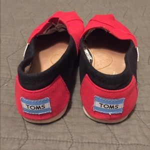 Red & Black Toms