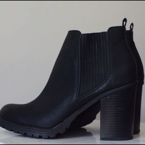 Black Sam & Libby Target booties