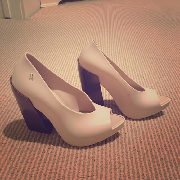 Melissa size 6 heels