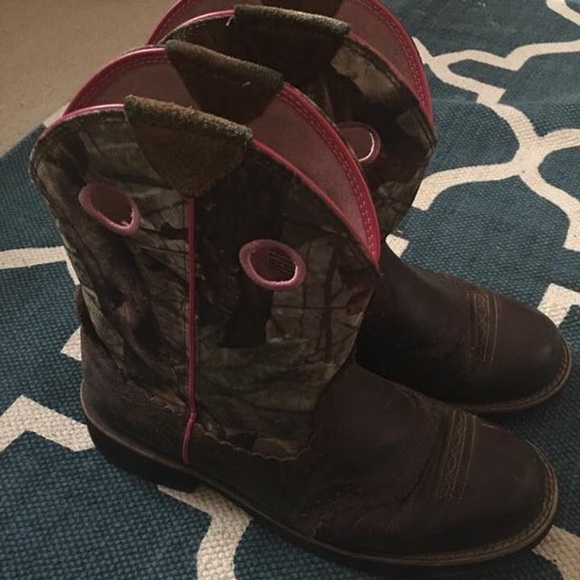 Pink and Camo Ariats, size women's 10