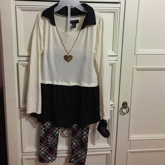 💕NWT XOXO Girls Two Piece Outfit with Necklace