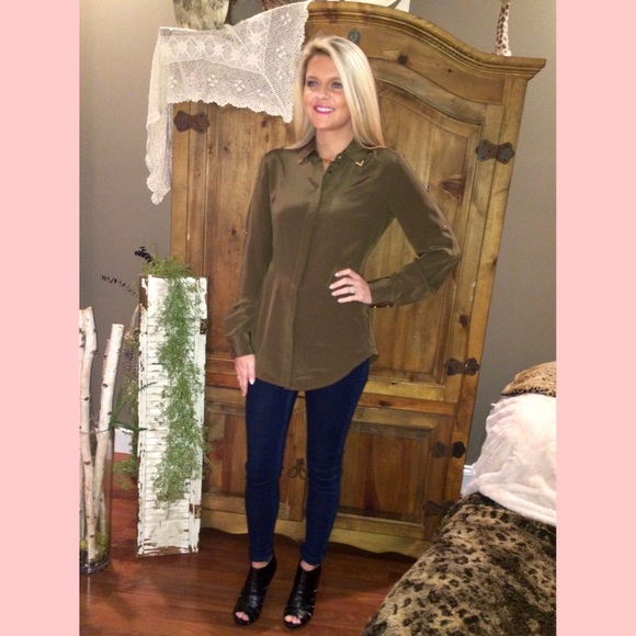 ANTONIO MELANI Tops - Beautiful Antonio Melani Blouse✨✨