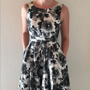 H&M Knee-length dress. Size 6