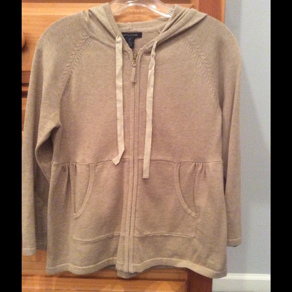 Hooded sweater with zip front