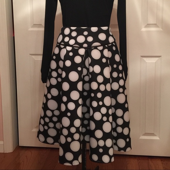 Black and white Polka dot skirt (NEW)