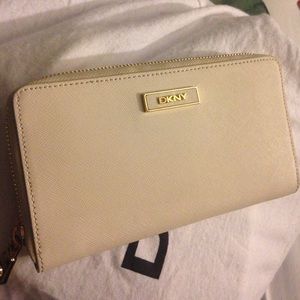 Dkny Cream saffiano leather wallet