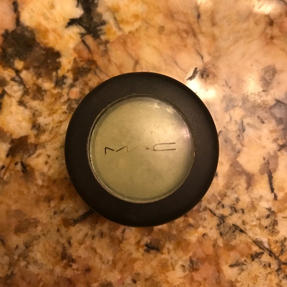 MAC Eyeshadow - Picture 2 of 3