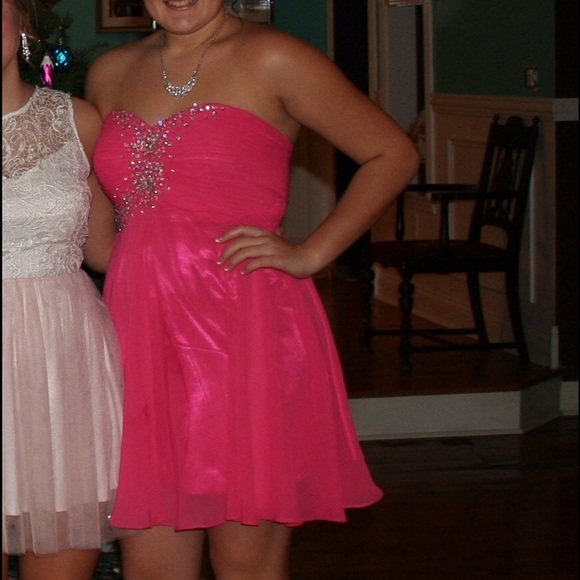 Formal dress - Picture 1 of 2