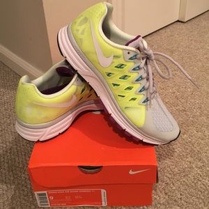 Nike Women's Zoom Vomero 9 Running Shoes