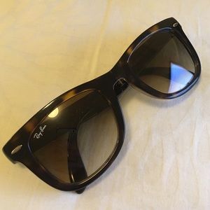 Ray-Ban Folding Wayfarer Sunglass