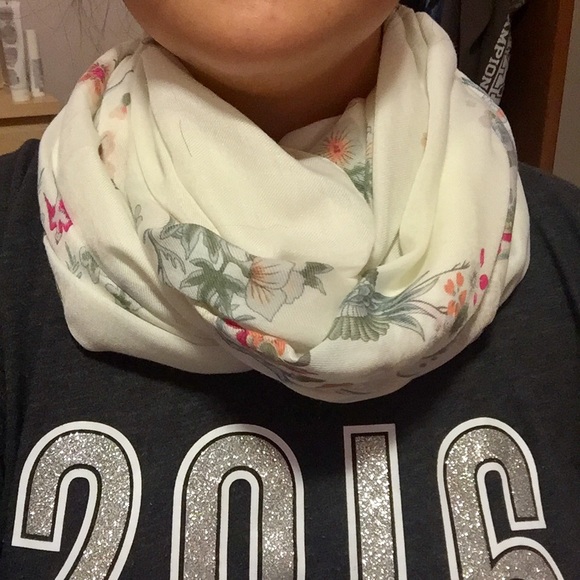 Infinity Scarf NWOT