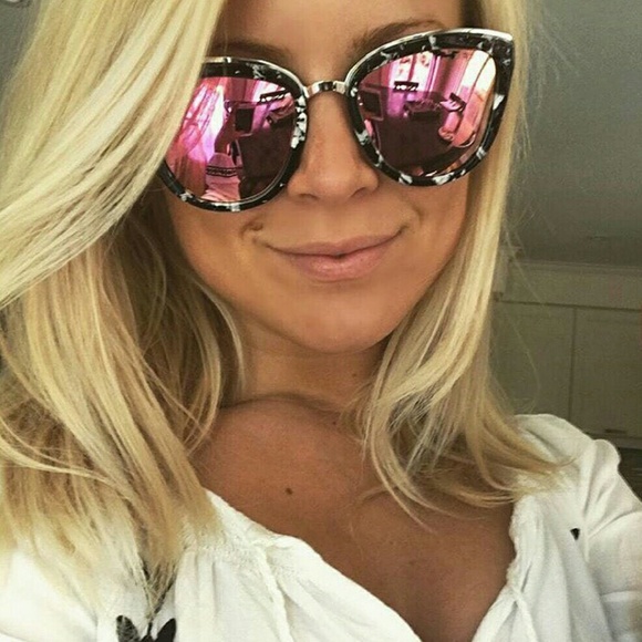 Meet your Posher, Christina - Picture 1 of 1