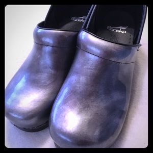 Pewter Dansko clogs NWT 40