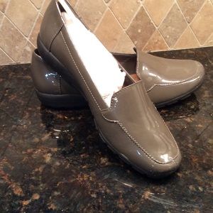 Easy spirit patent leather driving Mocs
