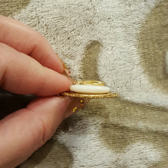 Anchor pendant & goldtone chain - Picture 3 of 4