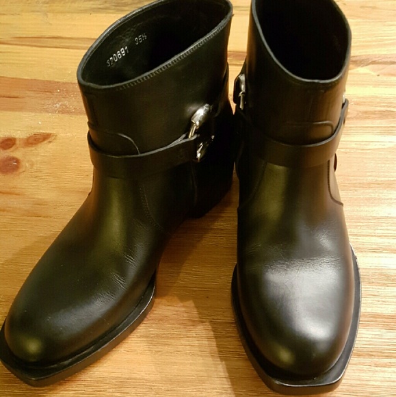 GUCCI BOOTS 🎉Flash sale - Picture 2 of 4