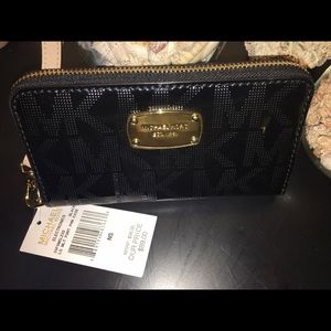 NWT Michael Kors Black Patent Leather Wristlet