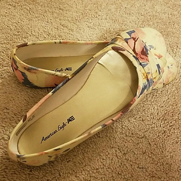 American Eagle floral shoes