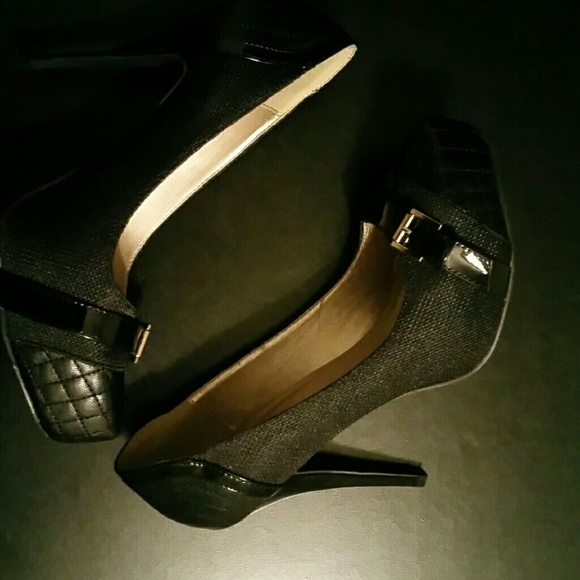 3 1/2 to 4 inch heels.