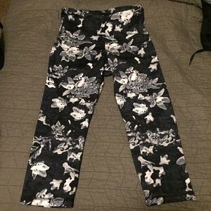 Old Navy Active Black Floral Crop