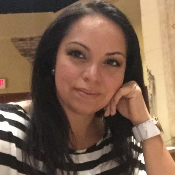 Meet your Posher, Yvette