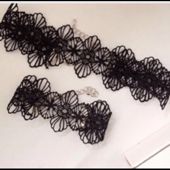 Black Lace Chocker