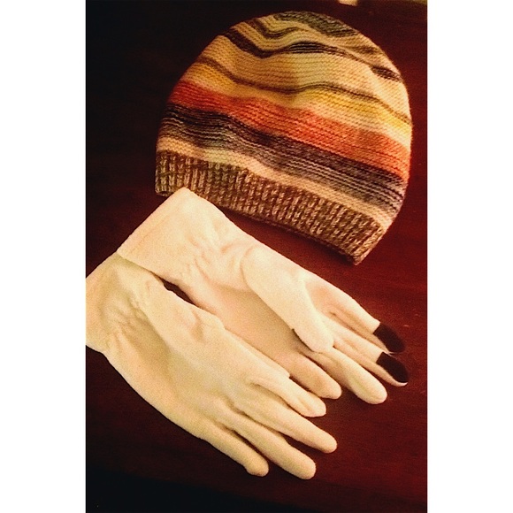 Beanie & gloves bundle set.!