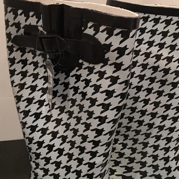 Houndstooth Rain Boots - Picture 2 of 3