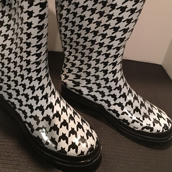 Houndstooth Rain Boots - Picture 3 of 3